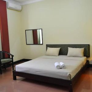 Kamar double standard